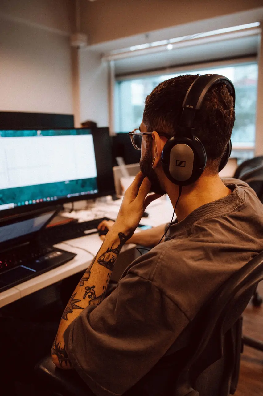 Creative professional focused on technical UI screen work